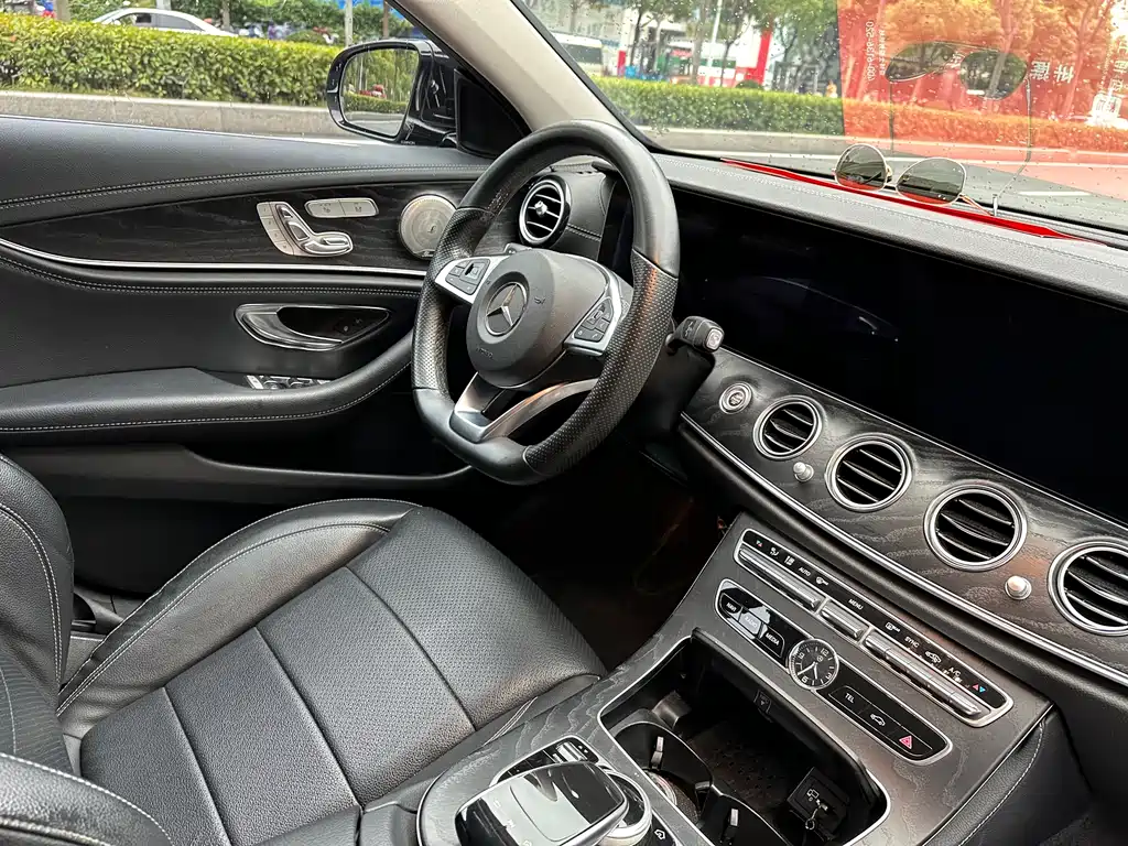 Mercedes-Benz E-Class 2018 — фото 15