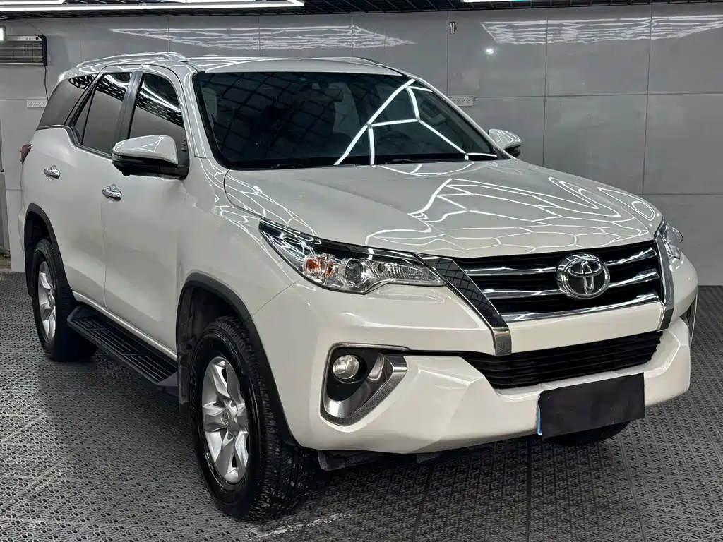 Toyota Fortuner 2019 — фото 1