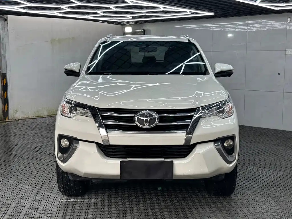 Toyota Fortuner 2019 — фото 2