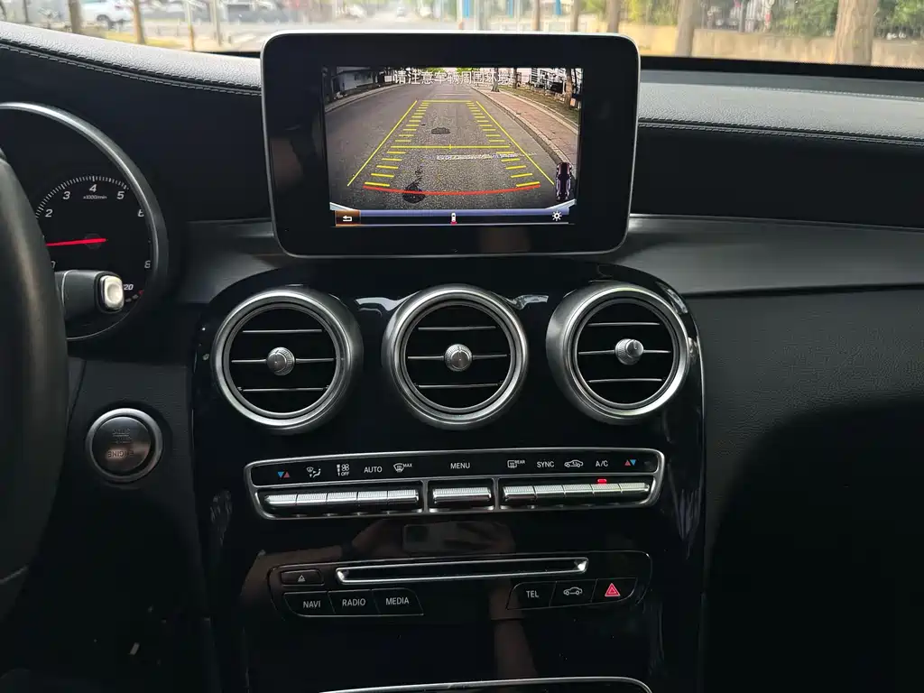 Mercedes-Benz GLC 2017 — фото 14
