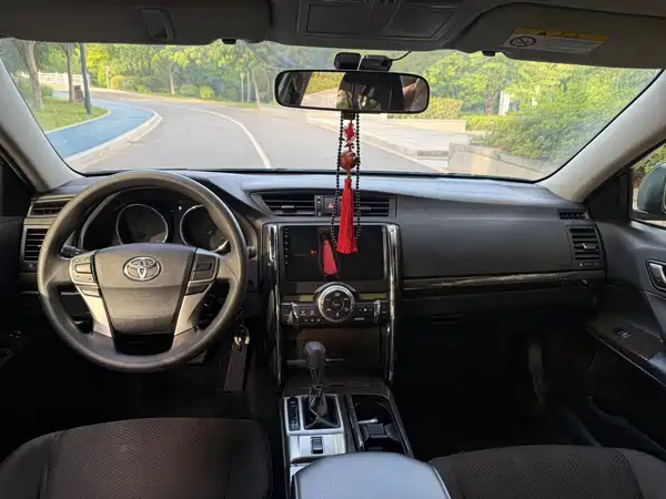 Toyota Reiz 2013