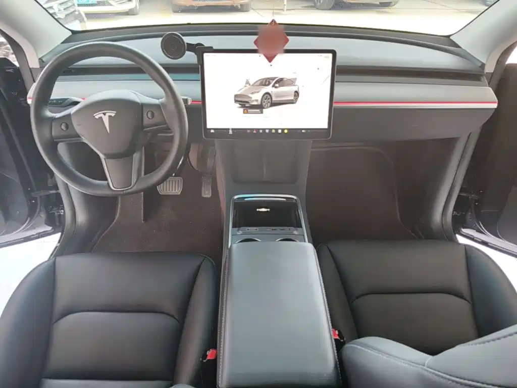 Tesla Model Y 2024 — фото 10
