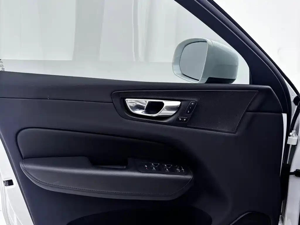 Volvo XC60 2022 — фото 14