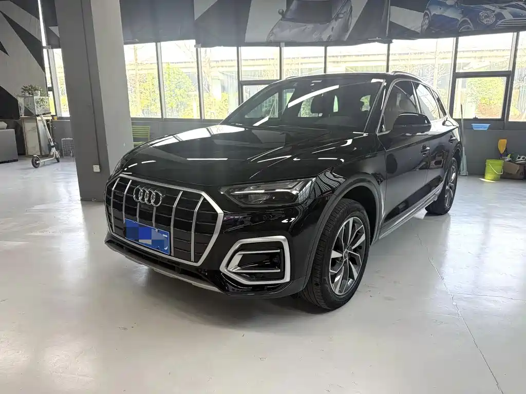Audi Q5L 2022 — фото 1