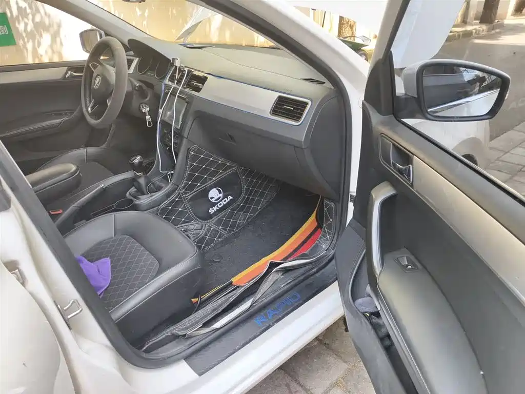 Skoda Rapid Spaceback 2019 — фото 17