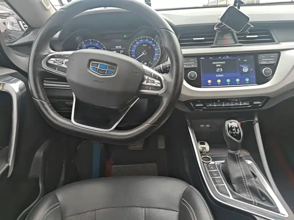 Geely Vision X3 2020 — фото 11