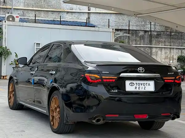 Toyota Reiz 2015