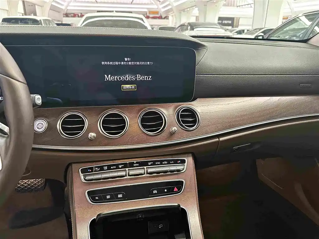 Mercedes-Benz E-Class 2023 — фото 9