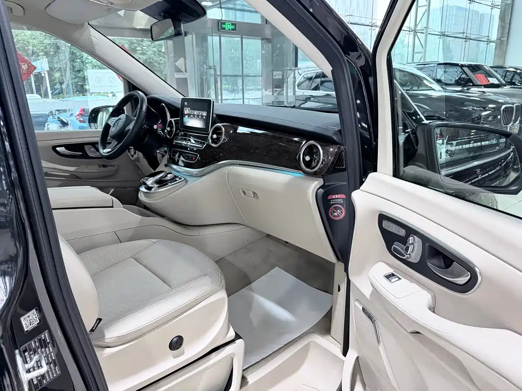 Mercedes-Benz V-Class 2016 — фото 16