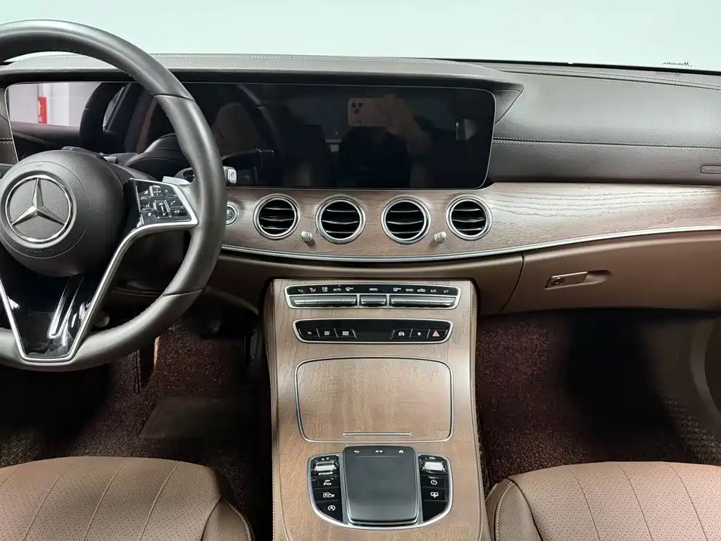 Mercedes-Benz E-Class 2023 — фото 16