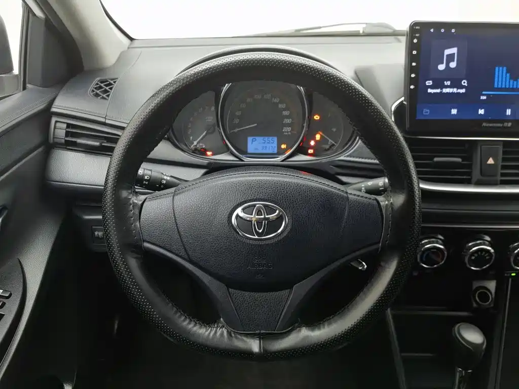 Toyota Yaris L 2021 — фото 11