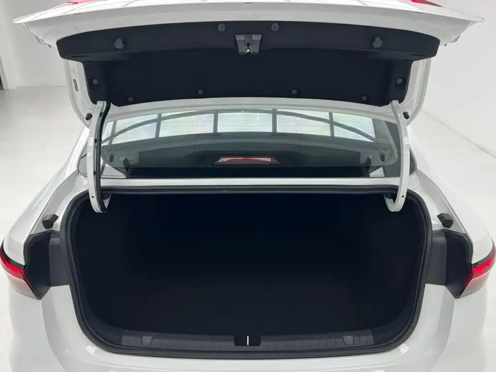 Geely Emgrand 2022 — фото 15