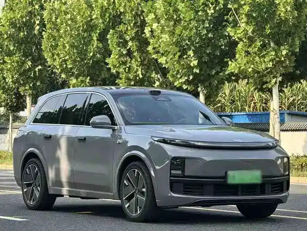 Li Auto L8 2025