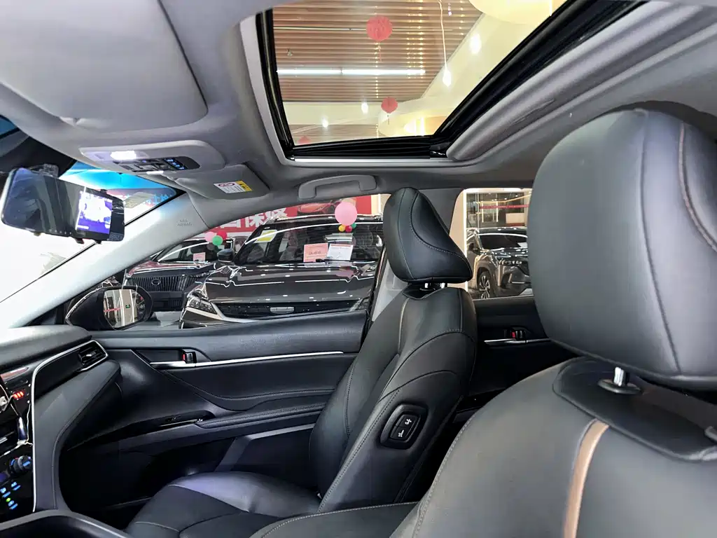 Toyota Camry 2022 — фото 15