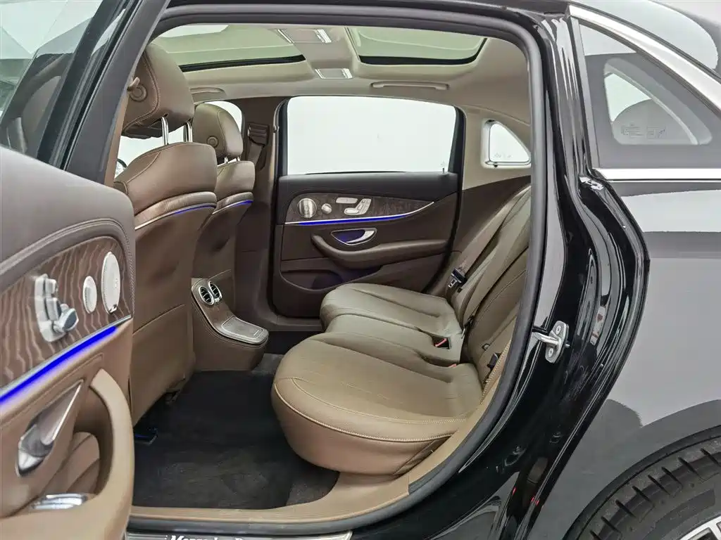 Mercedes-Benz E-Class 2023 — фото 15