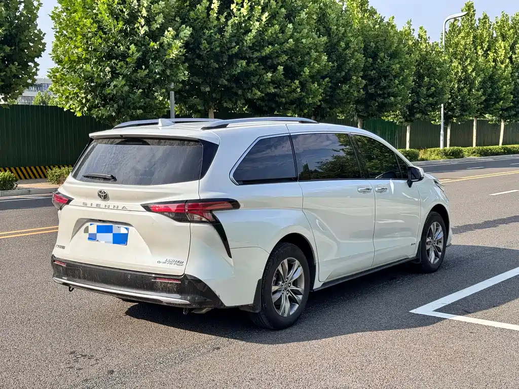Toyota Sienna 2025