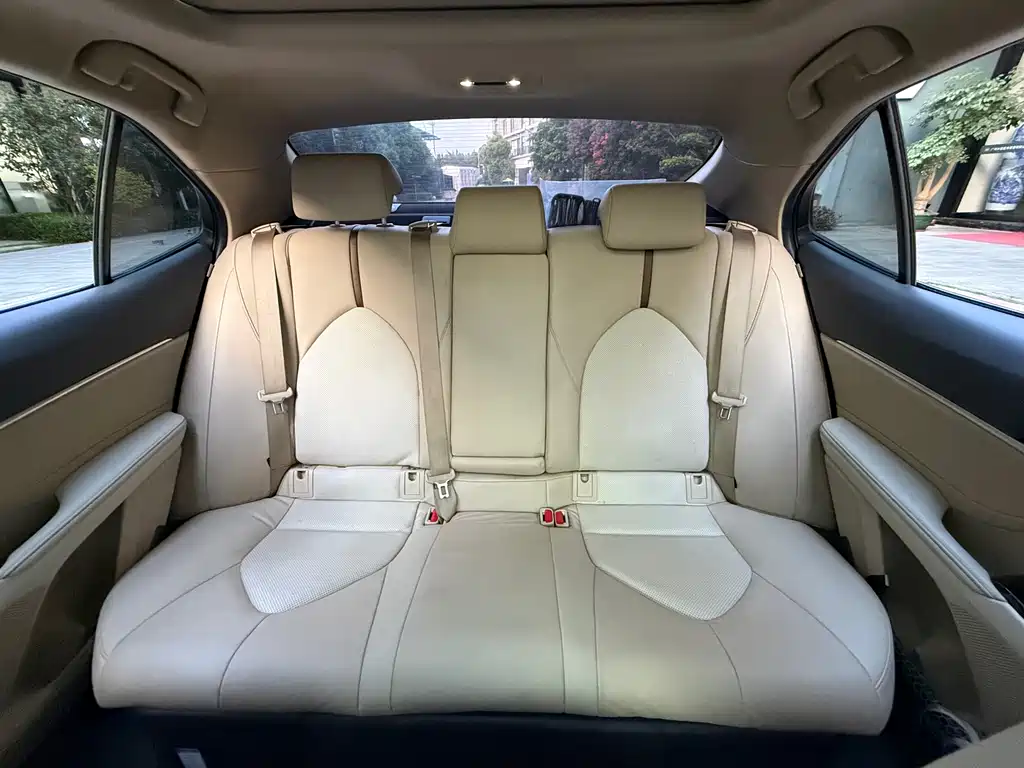 Toyota Camry 2019 — фото 8