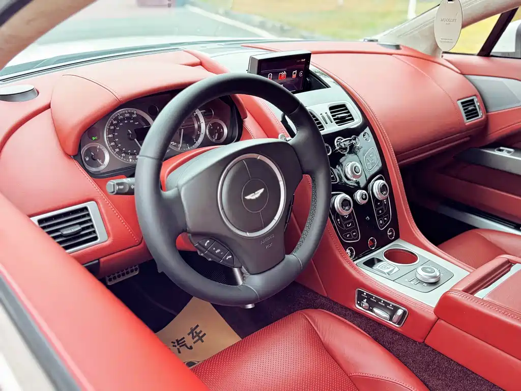 Aston Martin Rapide 2017 — фото 21