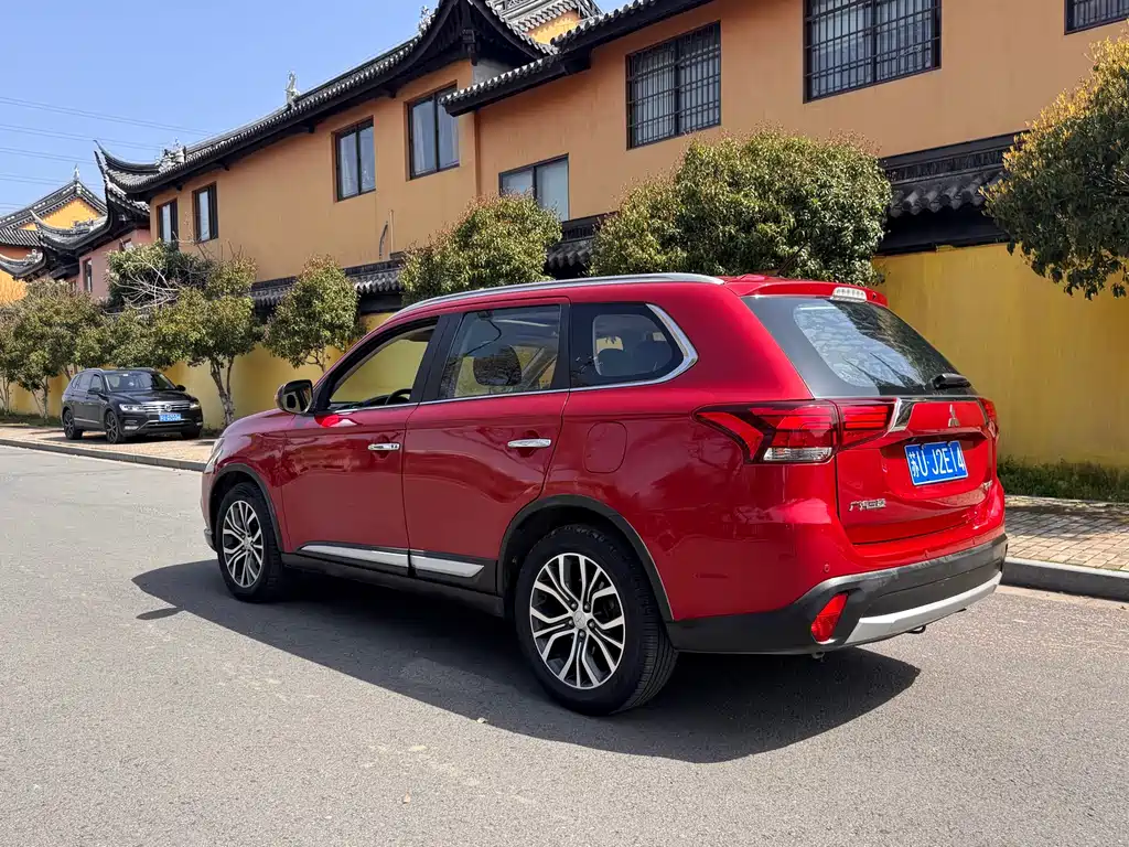 Mitsubishi Outlander 2017 — фото 7