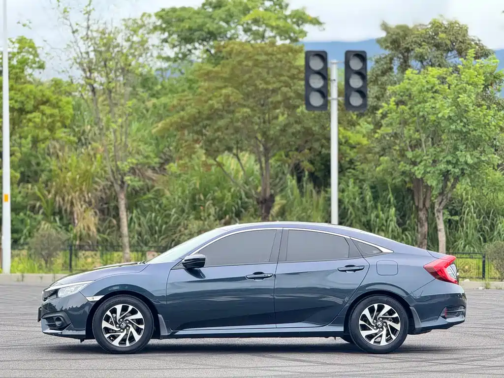 Honda Civic 2017 — фото 17