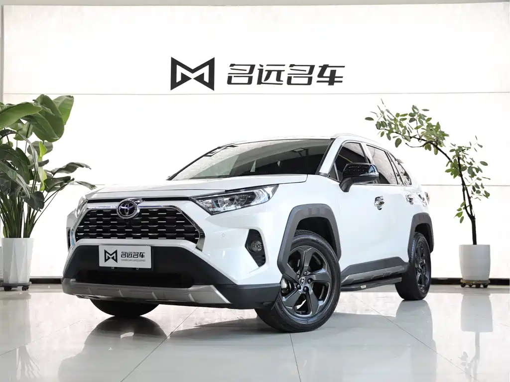 Toyota RAV4 2023 — фото 1