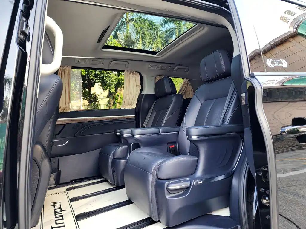 GAC Motor Trumpchi M8 2022 — фото 8
