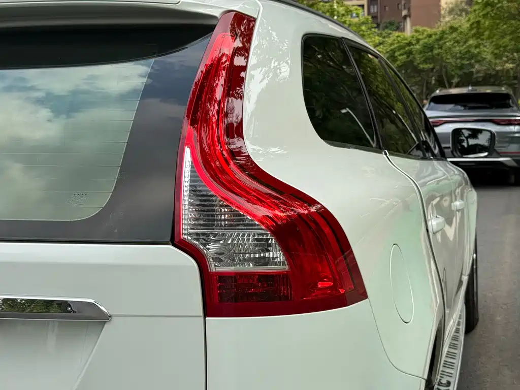 Volvo XC60 2016 — фото 11