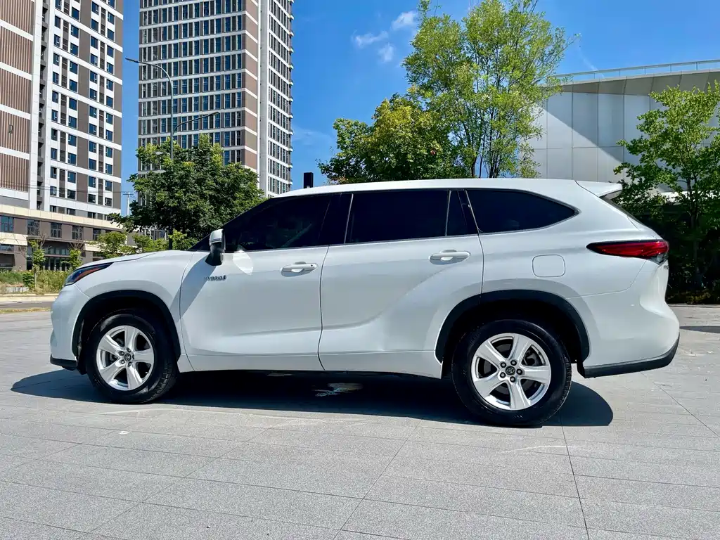 Toyota Highlander 2022 — фото 23
