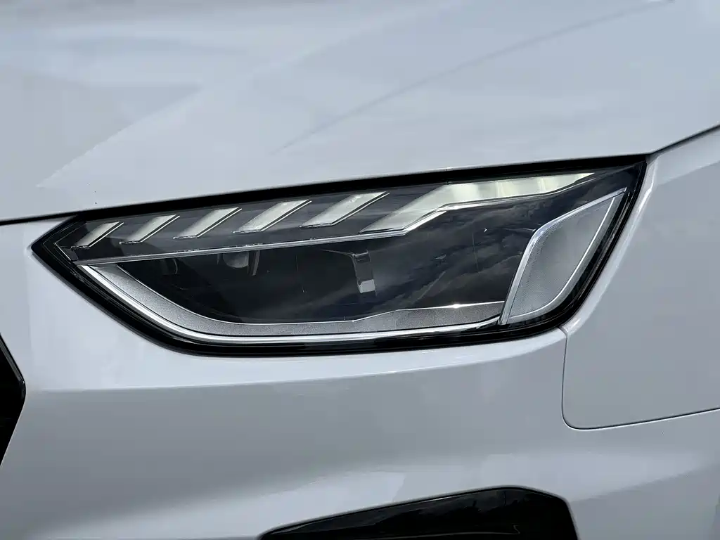 Audi A4L 2022 — фото 13