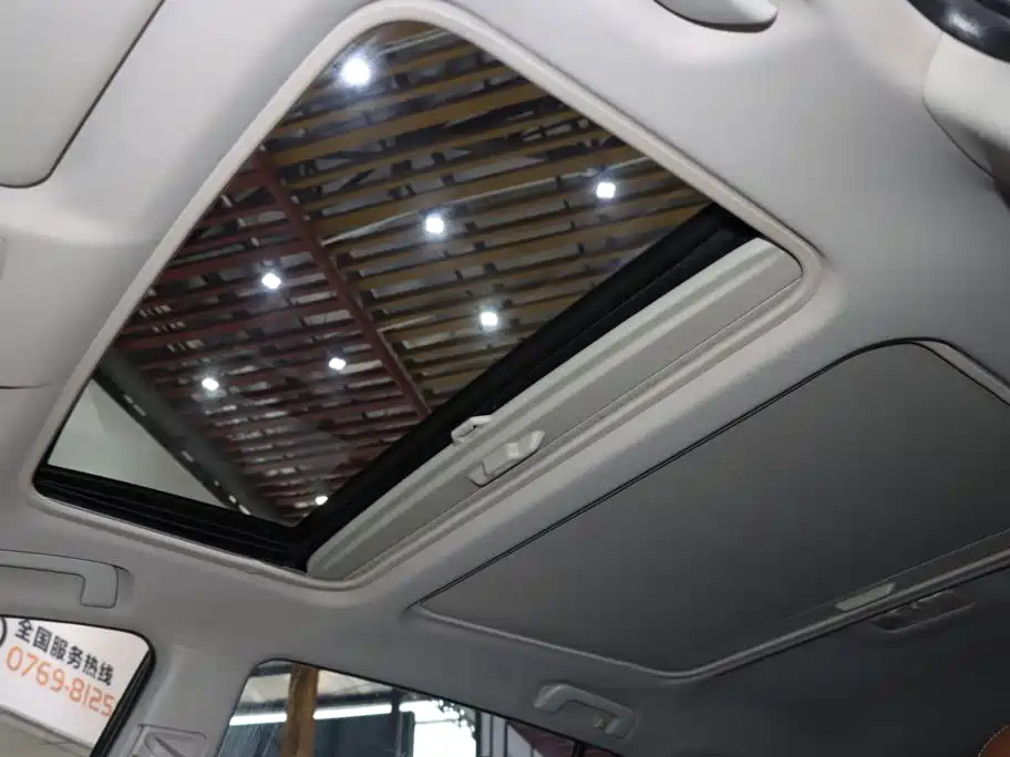 Toyota RAV4 2018 — фото 16