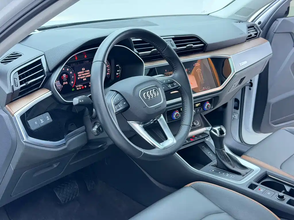 Audi Q3 2021 — фото 11
