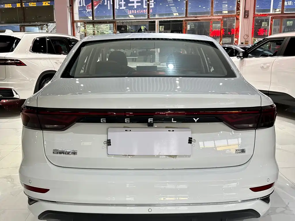 Geely Emgrand 2025