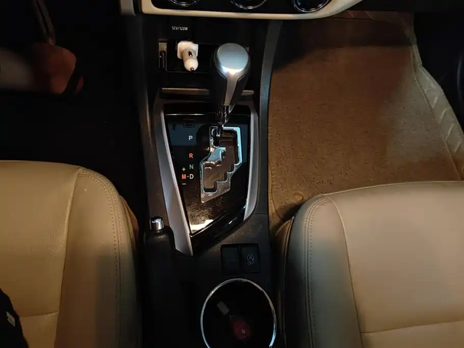 Toyota Corolla 2017 — фото 16