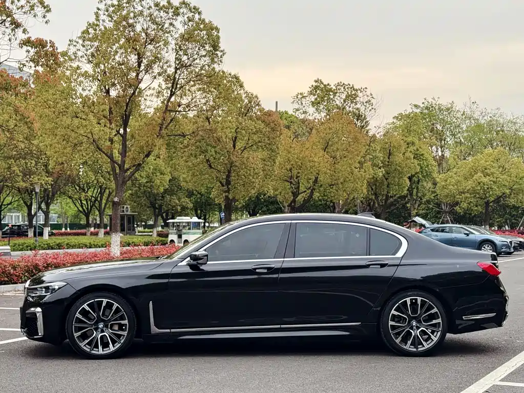 BMW 7 Series 2017 — фото 4