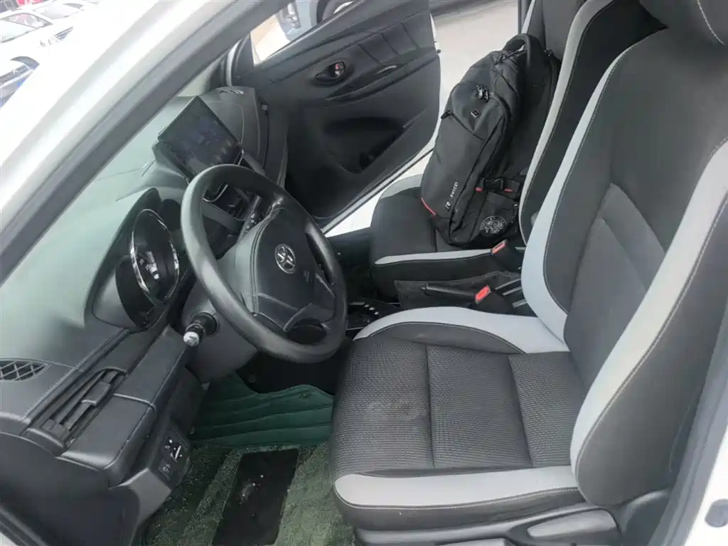 Toyota Yaris L 2020 — фото 15