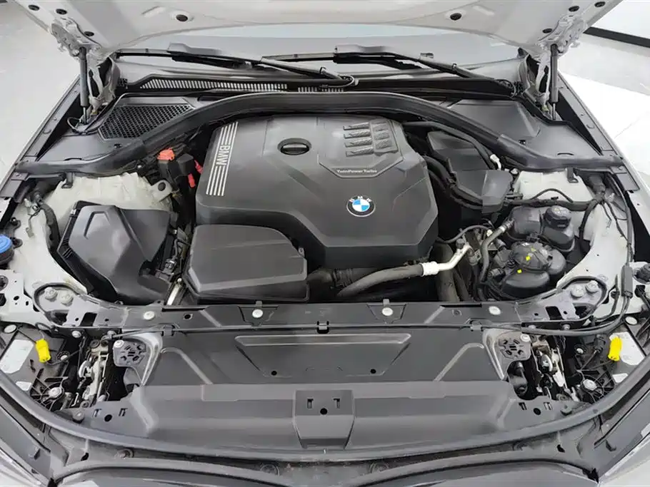 BMW 3 Series 2025 — фото 10