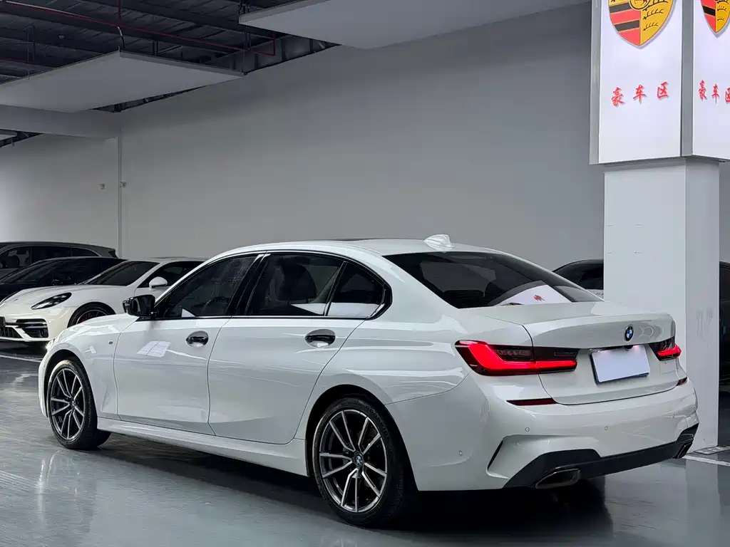 BMW 3 Series 2019 — фото 13