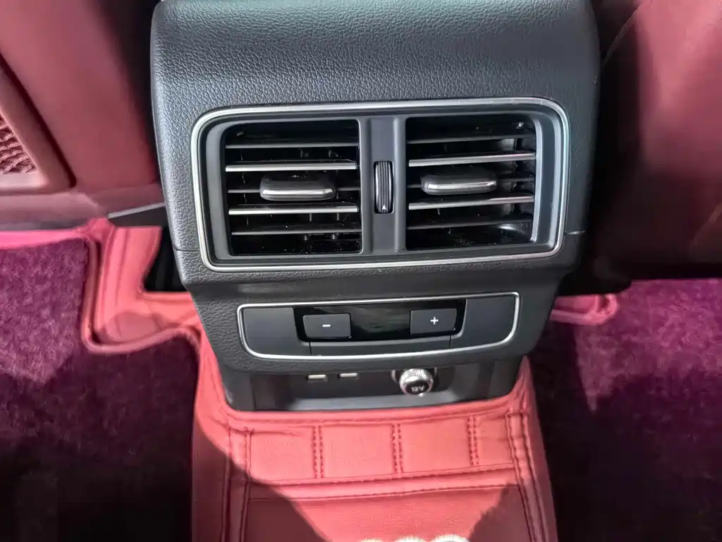 Audi Q5L 2023 — фото 11