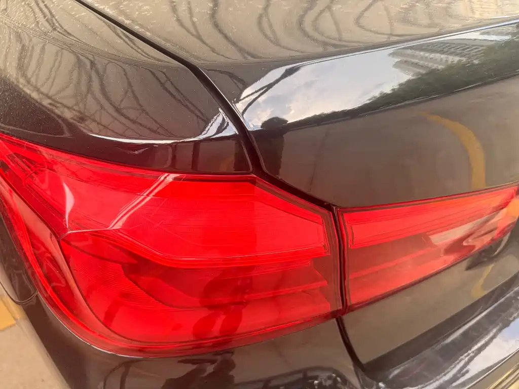 BMW 5 Series 2018 — фото 14