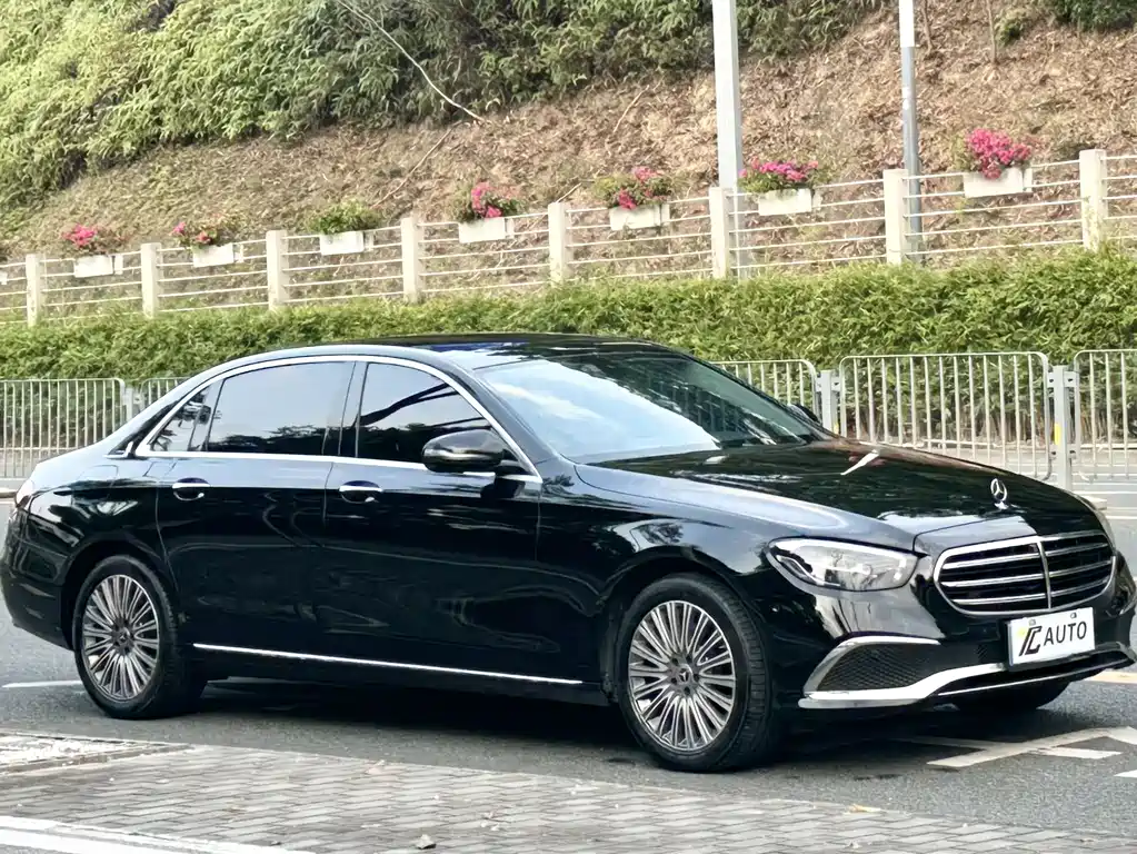 Mercedes-Benz E-Class 2023 — фото 3