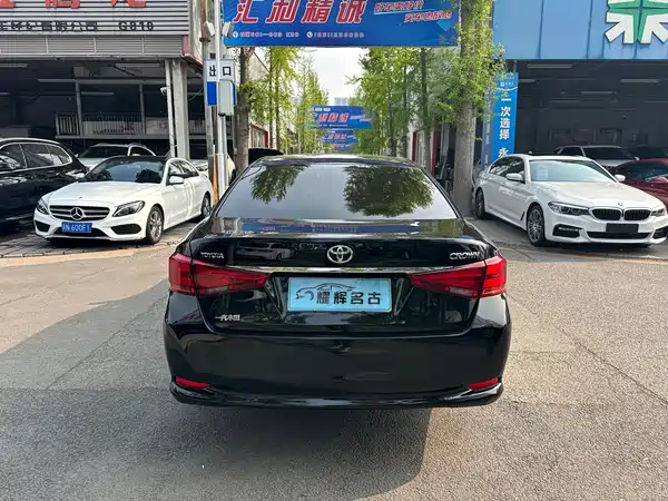 Toyota Crown 2015