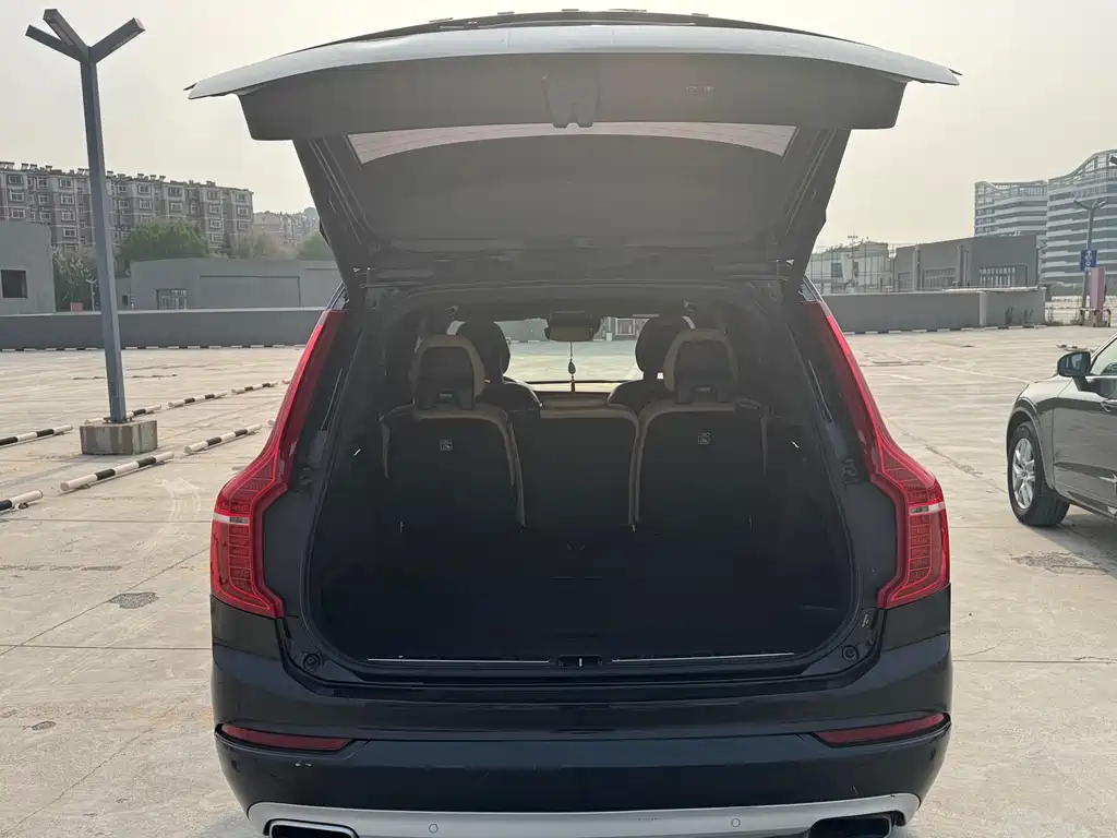 Volvo XC90 2017 — фото 15