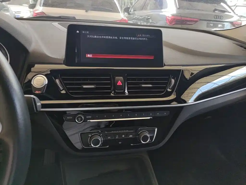 BMW 1 Series 2021 — фото 13