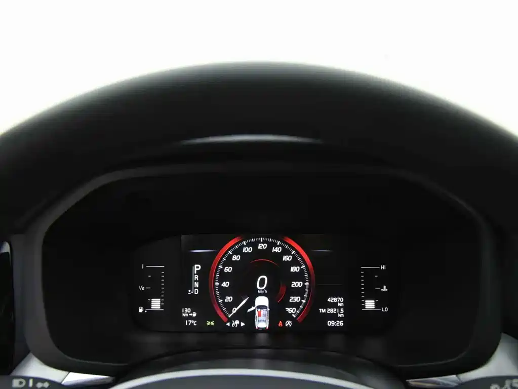 Volvo XC60 2021 — фото 10