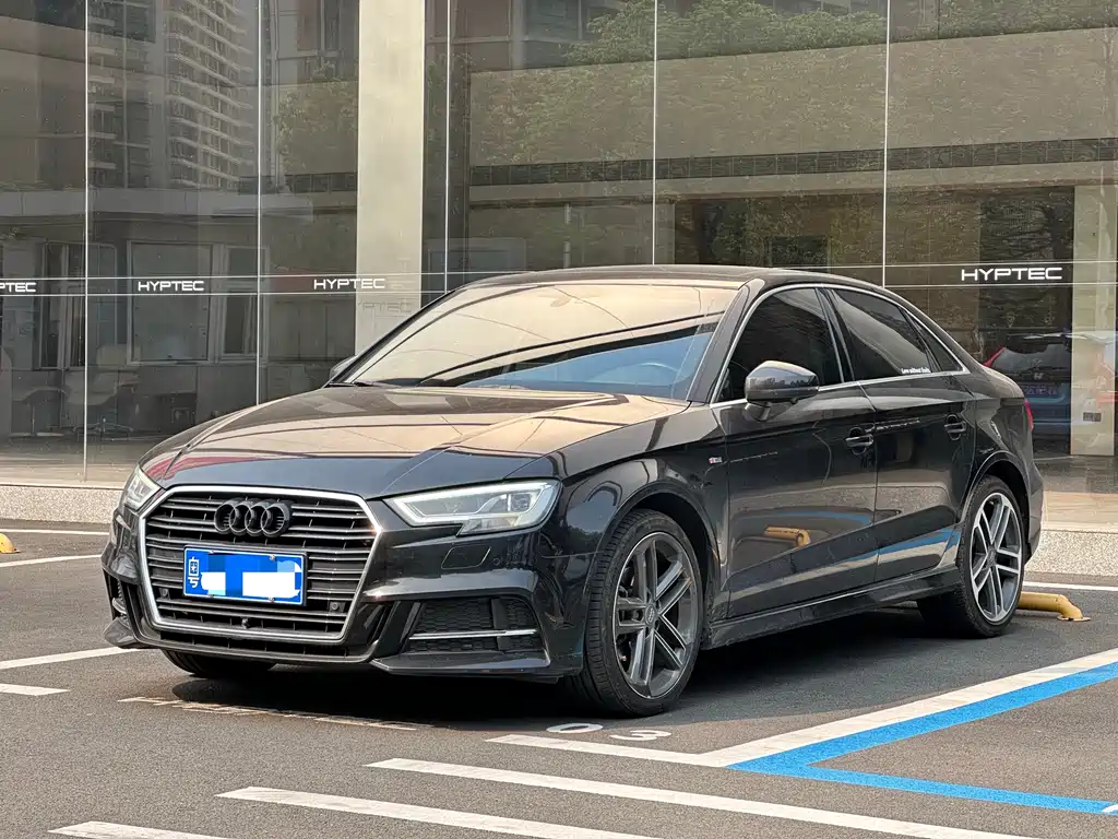 Audi A3 2018 — фото 2