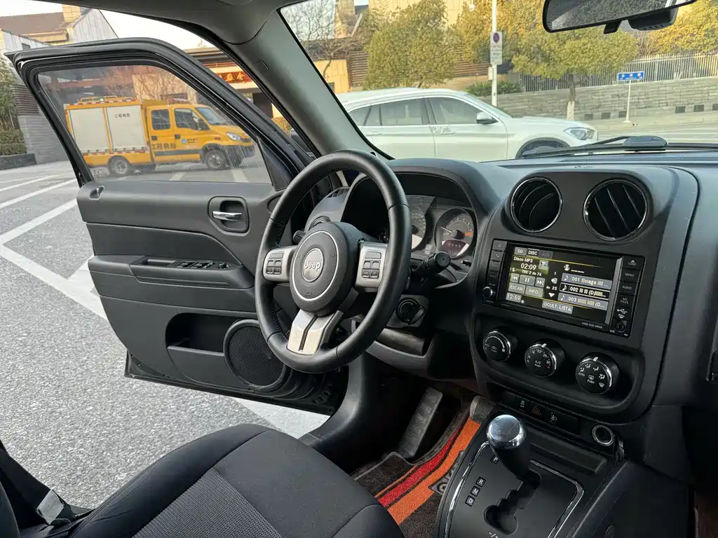 Jeep Patriot 2014 — фото 13