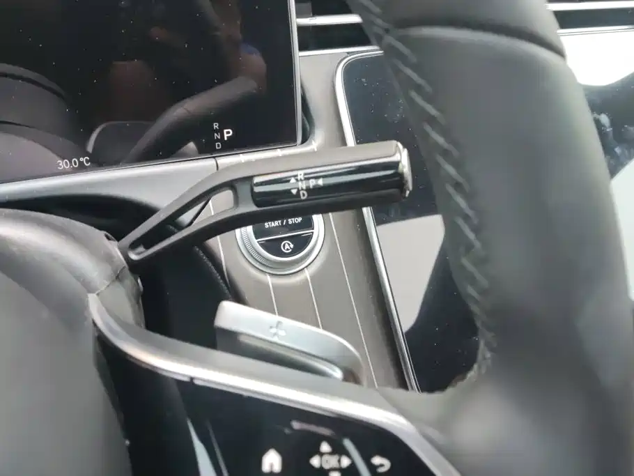 Mercedes-Benz E-Class 2025 — фото 16