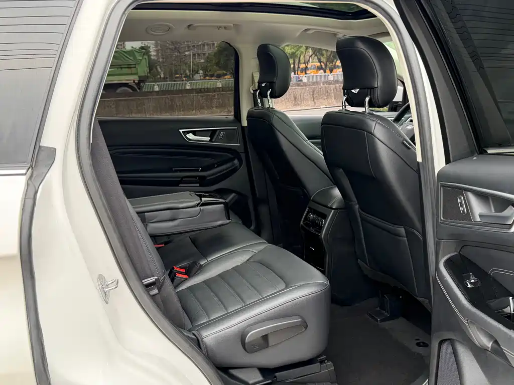 Ford Edge 2019 — фото 13