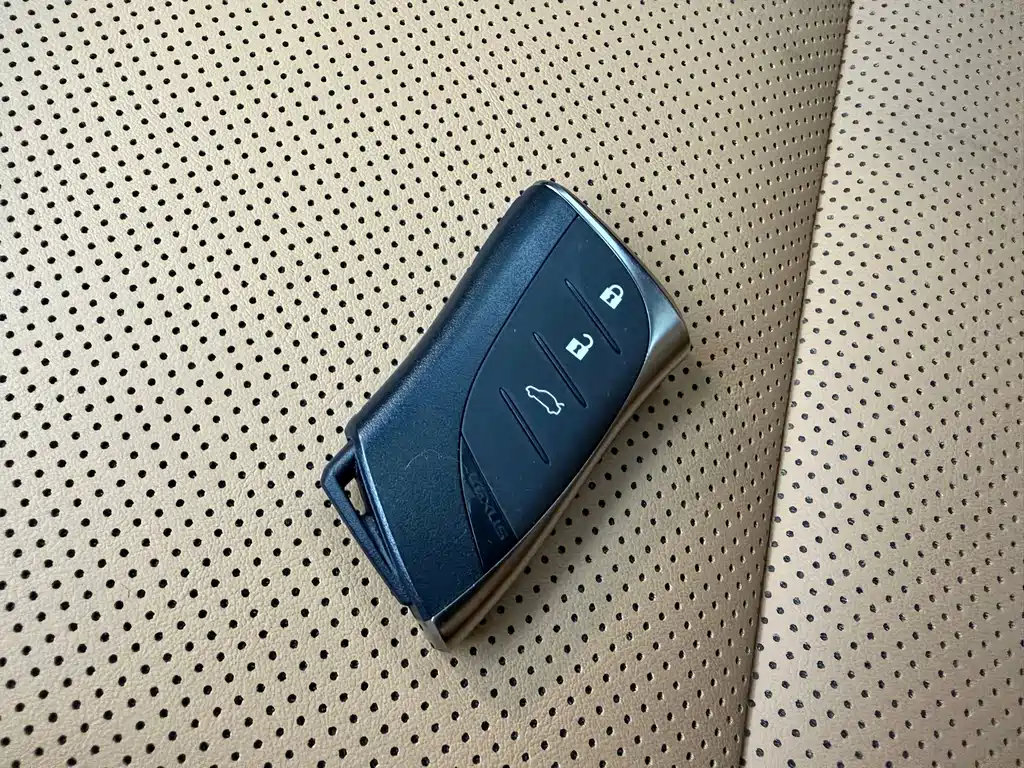 Lexus ES 2024 — фото 17