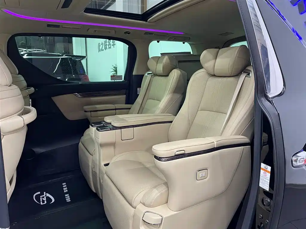 Toyota Alphard 2020 — фото 9